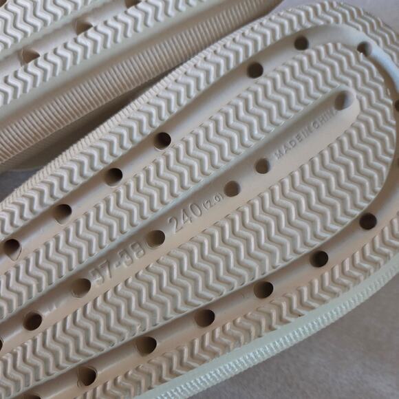 The Cloudies EVA Cushion Slides Sandal Oat Latte Sz W6.5 - 7 - Picture 5 of 7